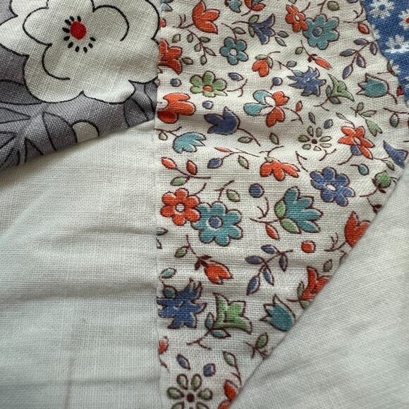 Handmade Fan Quilt Patchwork Floral Pattern Reversible 71.5"x 67" - Picture 5 of 16